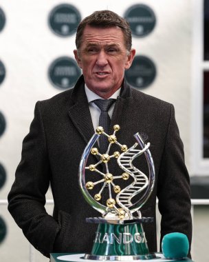 Bir P McCoy, nam-ı diğer Tony McCoy, 5 Nisan 2025 'te Aintree Yarış Pisti' nde düzenlenen Ulusal Ulusal Randoks Günü 'nde Büyük Ulusal Kupa ile ITV' ye konuştu.