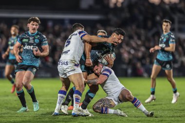 Wakefield Trinity 'den Liam Hood, Wakefield Stadyumu' nda oynanan Betfred Challenge Kupası çeyrek final maçında Leigh Leopards 'a karşı Wakefield Stadyumu, Wakefield, Birleşik Krallık 4 Nisan 2025' te oynanan karşılaşmada Leopards 'tan Isaac Liu yendi.