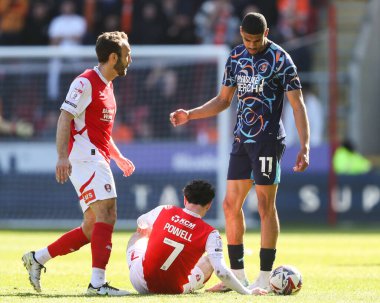 Blackpool takımından Ashley Fletcher, 5 Nisan 2025 'te New York Stadyumu, Rotherham United ve Blackpool maçında tepki gösterdi.