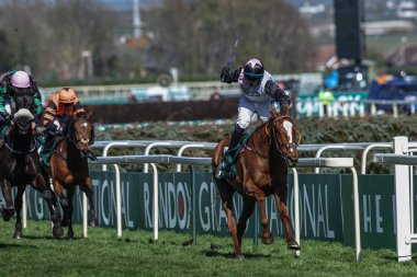 Darragh O 'Keeffe' nin sürdüğü HiddenValley Gölü 15: 05 Ivy Liverpool Hurdle 'ı 5 Nisan 2025' te Aintree Yarış Pisti, Liverpool 'da düzenlenen Randox Grand National 2025 Ulusal Günü sırasında kazandı.