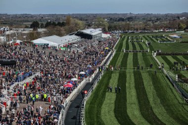 Aintree 'nin, 5 Nisan 2025 tarihli Randox Grand National 2025 Ulusal Günü' nde Aintree Yarış Pisti 'nde genel bir görüntüsü.