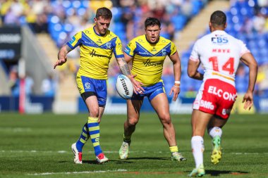 Warrington Wolves 'tan Marc Sneyd, 5 Nisan 2025' te Halliwell Jones Stadyumu, Warrington, İngiltere 'de oynanan Warrington Wolves-St Helens maçında Betfred Challenge Kupası çeyrek final maçında maç yapıyor.