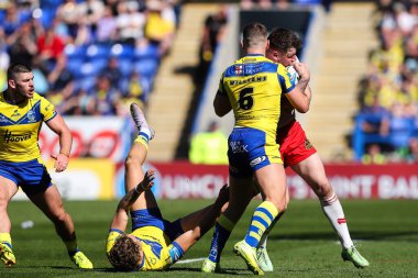 Warrington Wolves takımından George Williams, Betfred Challenge Kupası çeyrek final karşılaşmasında Jack Welsby 'yi Halliwell Jones Stadyumu, Warrington, Birleşik Krallık' ta 5 Nisan 2025 'de Warrington Wolves' a karşı St. Helens maçında yere serdi.