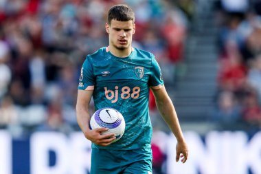 AFC Bournemouth takımından Milos Kerkez, Premier League maçında, West Ham United ile Bournemouth arasında 5 Nisan 2025 'te Londra' daki Londra Stadyumu 'nda oynanan maçta görev aldı.