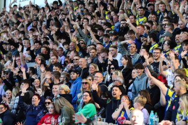 Warrington Wolves taraftarları Betfred Challenge Kupası çeyrek final maçı sırasında Warrington Wolves St. Helens 'e karşı Halliwell Jones Stadyumu, Warrington, İngiltere, 5 Nisan 2025