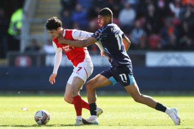 Blackpool takımından Ashley Fletcher, Rotherham United takımının 5 Nisan 2025 'te New York Stadyumu' nda oynanan 1 numaralı maçta Joe Powell 'a faul yaptı.
