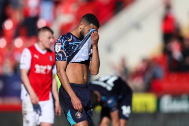 Blackpool takımından CJ Hamilton, 5 Nisan 2025 'te New York Stadyumu' nda oynanan Sky Bet 1 karşılaşmasında takımının kaybetmesine tepki gösterdi.