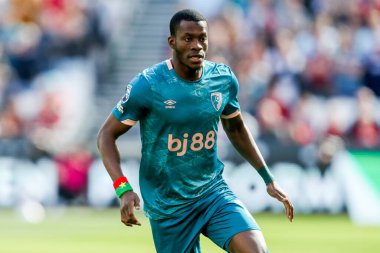 AFC Bournemouth takımından Dango Ouattara, Premier League maçında West Ham United ile Bournemouth arasında 5 Nisan 2025 'te Londra Stadyumu' nda oynanan karşılaşmada.