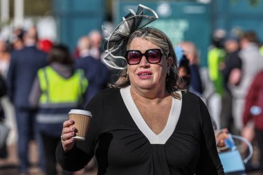 Yarışçılar Aintree 'ye 5 Nisan 2025' te Aintree Yarış Pisti 'nde düzenlenen Randox Grand National 2025 Günü' nde girdiler.