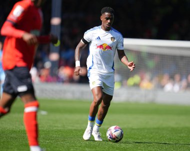 Leeds United takımının Jnior Firpo 'su Luton Town - Leeds United maçında 5 Nisan 2025' te Kenilworth Road, Luton, İngiltere 'de karşılaştı.