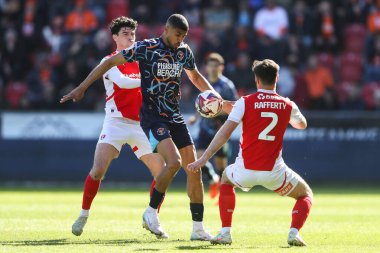 Blackpool takımından Ashley Fletcher, 5 Nisan 2025 'te New York Stadyumu' nda oynanan Rotherham United-Blackpool maçında sahada.