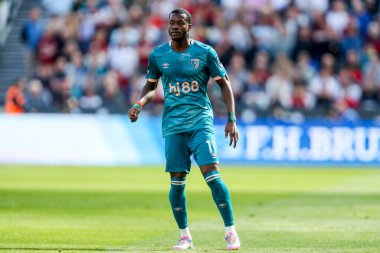 AFC Bournemouth takımından Dango Ouattara, Premier League maçında West Ham United ile Bournemouth arasında 5 Nisan 2025 'te Londra Stadyumu' nda oynanan karşılaşmada.