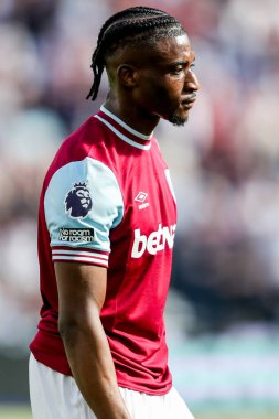 West Ham United 'dan Mohammed Kudus, Premier League maçı sırasında Londra' daki Bournemouth maçına bakıyor. 5 Nisan 2025