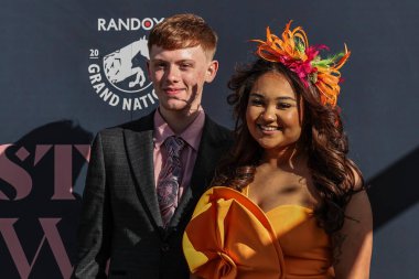 Yarışçılar Aintree 'ye 5 Nisan 2025' te Aintree Yarış Pisti 'nde düzenlenen Randox Grand National 2025 Günü' nde girdiler.