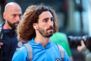 Chelsea 'den Marc Cucurella, Premier League maçından önce Gtech Community Stadyumu' na geldi. Brentford Chelsea 'ye karşı Gtech Community Stadyumu, Londra, 6 Nisan 2025