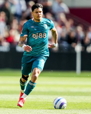 AFC Bournemouth takımından Evanilson, Premier League maçında topla koşuyor. West Ham United, Bournemouth 'a karşı Londra Stadyumu' nda, 5 Nisan 2025.