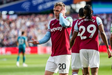 West Ham United takımından Jarrod Bowen, Premier League maçında 5 Nisan 2025 'te Londra' daki Londra Stadyumu 'nda West Ham United' a karşı Bournemouth maçında 2-1 'lik galibiyetini kutluyor.