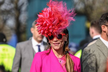 Bayanlar, Randox Grand National 2025 Bayram Günü 'nde İngiltere' nin Liverpool kentindeki Aintree Hipodromu 'na gelir.