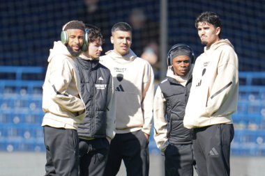 Leeds, 5 Nisan 2025 'te Luton Town, Lutworth Road, Luton, İngiltere' de Leeds United 'a karşı oynanan Sky Bet Şampiyonası karşılaşması öncesinde birleşmiş oyuncular.