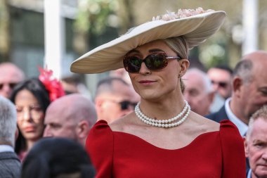 Bayanlar, Randox Grand National 2025 Bayram Günü 'nde İngiltere' nin Liverpool kentindeki Aintree Hipodromu 'na gelir.