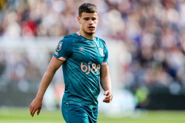 AFC Bournemouth takımından Milos Kerkez, 5 Nisan 2025 'te Londra' daki Londra Stadyumu 'nda oynanan Premier League maçında tepki gösterdi.