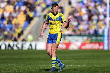 Warrington Wolves takımından Ben Currie, 5 Nisan 2025 'te Halliwell Jones Stadyumu, Warrington' da oynanan Betfred Challenge Kupası çeyrek final maçı sırasında takım arkadaşlarına talimat veriyor.