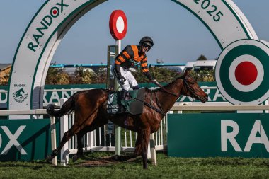 Patrick Mullins 'in sürdüğü Nick Rocket, 5 Nisan 2025' te Aintree Yarış Pisti, Liverpool, Birleşik Krallık 'ta düzenlenen Randox Grand National 2025 Ulusal Günü' nde 16: 00 Random Grand Handicap Chase 'i kazandı.