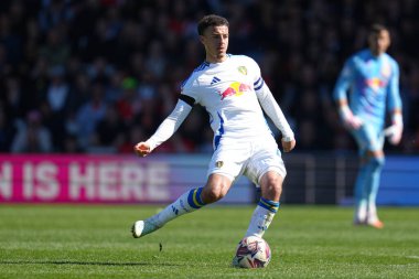 Leeds United takımından Ethan Ampadu, Luton Town - Leeds United maçında 5 Nisan 2025 'te Kenilworth Road, Luton, İngiltere' de karşılaştı.