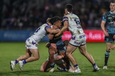 Leigh Leopards 'dan Tesi Niu, Wakefield Trinity' den Harvey Smith, Wakefield Trinity 'den Isaiah Vagana ve Wakefield Trinity' den Ky Rodwell ile Betfred Challenge Cup Quarter Final karşılaşmasında Wakefield Trinity, DIY Kitchen 'da Leigh Leopards' a karşı