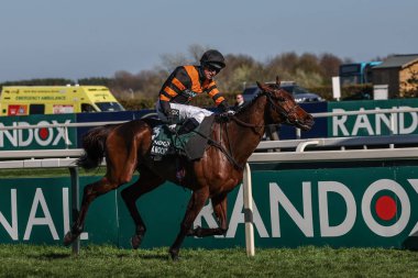 Patrick Mullins 'in sürdüğü Nick Rocket, 5 Nisan 2025' te Aintree Yarış Pisti, Liverpool, Birleşik Krallık 'ta düzenlenen Randox Grand National 2025 Ulusal Günü' nde 16: 00 Random Grand Handicap Chase 'i kazandı.