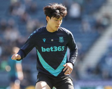 Stoke City 'den Bae Jun-Ho, 5 Nisan 2025' te İngiltere 'nin Deepdale kentinde oynanan Preston North End-Stoke City maçında ısınıyor.