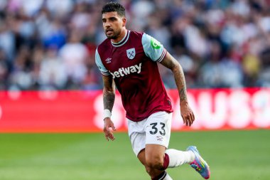 West Ham United takımından Emerson Palmieri, 5 Nisan 2025 'te Londra' daki Londra Stadyumu 'nda oynanan Premier Lig maçında maç yapıyor.