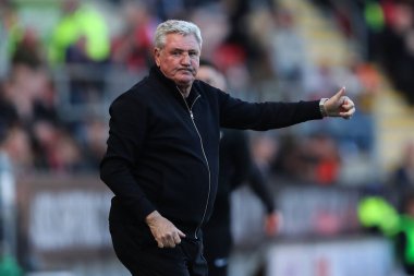 Steve Bruce, Blackpool 'un baş antrenörü, 5 Nisan 2025' te New York Stadyumu, Rotherham, İngiltere 'de oynanan 1.