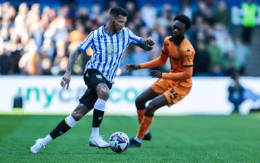 Sheffield Wednesday takımından Marvin Johnson, 5 Nisan 2025 'te Sheffield Wednesday' in Hillsborough, Sheffield, İngiltere 'de Hull City' e karşı oynadığı Sky Bet Şampiyonası maçında topu aldı.