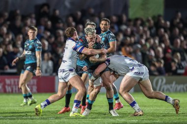 Leigh Leoparları 'ndan Ethan O' neill, Wakefield Trinity 'den Olly Russell ve Wakefield Trinity' den Jack Croft, Wakefield Stadyumu 'nda oynanan Betfred Challenge Kupası çeyrek final maçında Leigh Leopards' a karşı Wakefield Stadyumu, İngiltere