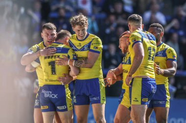 Warrington Wolves 'tan Matt Dufty, 6 Nisan 2025' te Warrington, İngiltere 'deki Halliwell Jones Stadyumu' nda oynanan Betfred Challenge Kupası çeyrek final karşılaşmasında denemesini kutluyor.