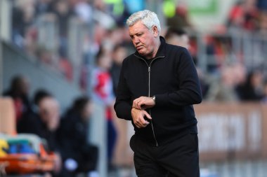 Steve Bruce, Blackpool 'un baş antrenörü, 5 Nisan 2025' te New York Stadyumu, Rotherham, İngiltere 'de oynanan 1.