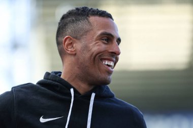 Maç hakemi Farai Hallam, 5 Nisan 2025 'te İngiltere' nin Deepdale kentindeki Preston North End-Stoke City maçında stadyuma geldi.