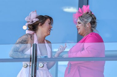 Randox Grand National 2025 'te yarışa katılanlar 3. Gün Aintree Yarış Pisti, Liverpool, 5 Nisan 2025