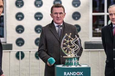 Bir P McCoy, nam-ı diğer Tony McCoy, 5 Nisan 2025 'te Aintree Yarış Pisti' nde düzenlenen Ulusal Ulusal Randoks Günü 'nde Büyük Ulusal Kupa ile ITV' ye konuştu.