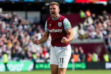 West Ham United takımından Niclas Fullkrug, 5 Nisan 2025 'te Londra' daki Londra Stadyumu 'nda oynanan Premier League maçında 1-1 kazanma hedefini kutluyor.