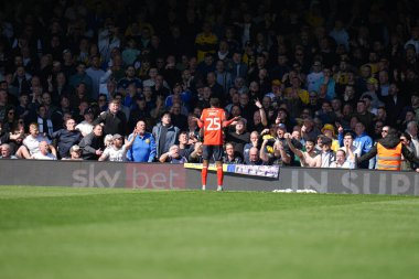 Luton Town 'dan Isaiah Jones, 5 Nisan 2025' te Luton Town - Leeds United maçında Luton Town - Kenilworth Road, Luton, İngiltere maçında gol ve kutlama yapıyor.