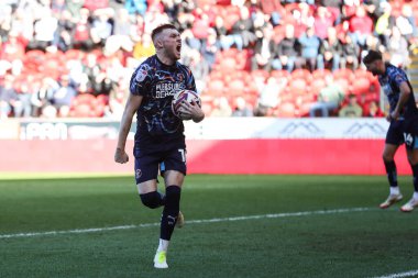 Blackpool 'dan Sonny Carey, 5 Nisan 2025' te New York Stadyumu 'nda oynanan Sky Bet Ligi 1 karşılaşmasında 1-1' lik galibiyetini kutluyor.