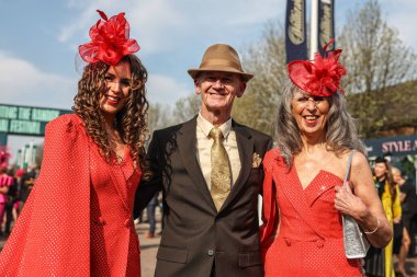 Bayanlar, Randox Grand National 2025 Bayram Günü 'nde İngiltere' nin Liverpool kentindeki Aintree Hipodromu 'na gelir.