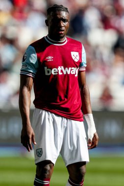 West Ham United 'dan Mohammed Kudus, Premier League maçı sırasında Londra' daki Bournemouth maçına bakıyor. 5 Nisan 2025