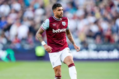 West Ham United takımından Emerson Palmieri, 5 Nisan 2025 'te Londra' daki Londra Stadyumu 'nda oynanan Premier Lig maçında maç yapıyor.