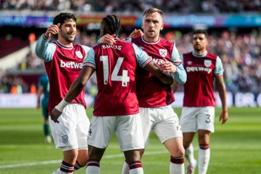 West Ham United takımından Jarrod Bowen, 5 Nisan 2025 'te Londra Stadyumu' nda oynanan Premier League maçında West Ham United 'a karşı Bournemouth maçında takım arkadaşlarıyla yaptığı maçı 2-1 kazanarak kutluyor.