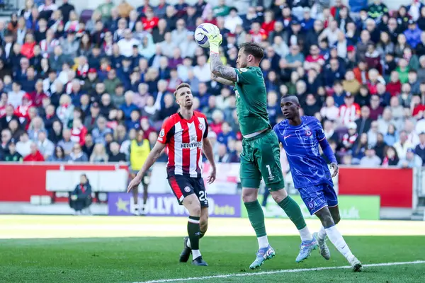 Brentford 'dan Mark Flekken, Premier League maçında Brentford Chelsea' ye karşı Gtech Community Stadyumu 'nda 6 Nisan 2025' te bir kurtarış yaptı.