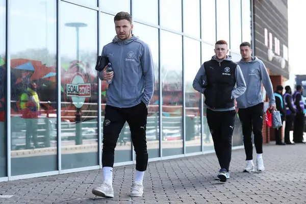 Blackpool 'dan Lee Evans, 5 Nisan 2025' te İngiltere 'nin Rotherham Stadyumu' nda oynanan 1.