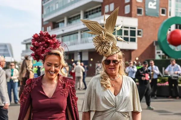 Bayanlar, Randox Grand National 2025 Bayram Günü 'nde İngiltere' nin Liverpool kentindeki Aintree Hipodromu 'na gelir.